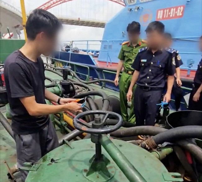 hai quan bat giu lo dau fo va son khong ro nguon goc tren vung bien hai phong