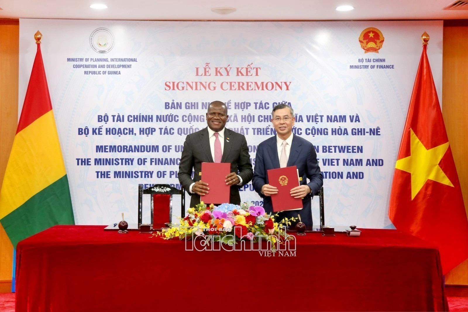 Ngày 20/8/2026, tại Hà Nội, Bộ trưởng Bộ Tài chính Việt Nam Ngô Văn Tuấn và Bộ trưởng Bộ Kế hoạch, Hợp tác quốc tế và Phát triển Cộng hòa Ghi-nê Ismaël NaBé đã có buổi tiếp và ký kết Bản ghi nhớ hợp tác giữa hai Bộ. Ảnh: Đức Minh