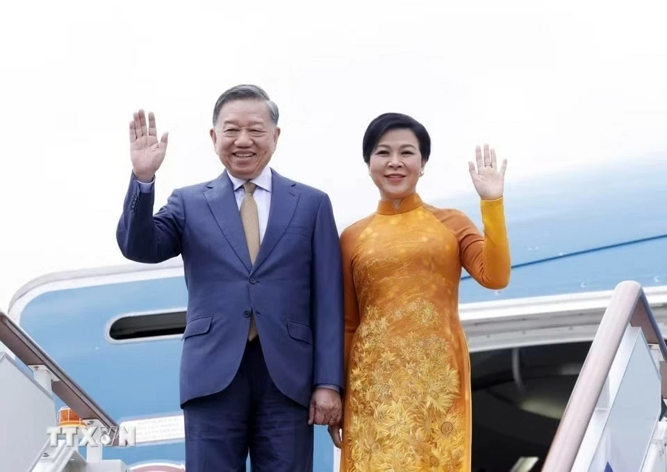 Tổng Bí thư, Chủ tịch nước Tô Lâm cùng Phu nhân bắt đầu thăm cấp Nhà nước Liên bang Nga Tổng Bí thư, Chủ tịch nước Tô Lâm cùng Phu nhân bắt đầu thăm cấp Nhà nước Liên bang Nga