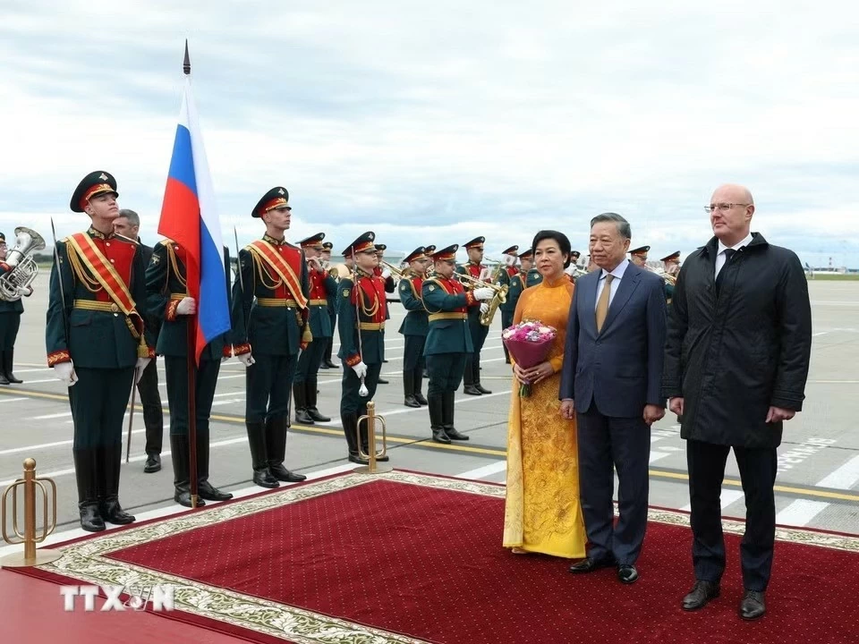 Tổng Bí thư, Chủ tịch nước Tô Lâm cùng Phu nhân bắt đầu thăm cấp Nhà nước Liên bang Nga Tổng Bí thư, Chủ tịch nước Tô Lâm cùng Phu nhân bắt đầu thăm cấp Nhà nước Liên bang Nga