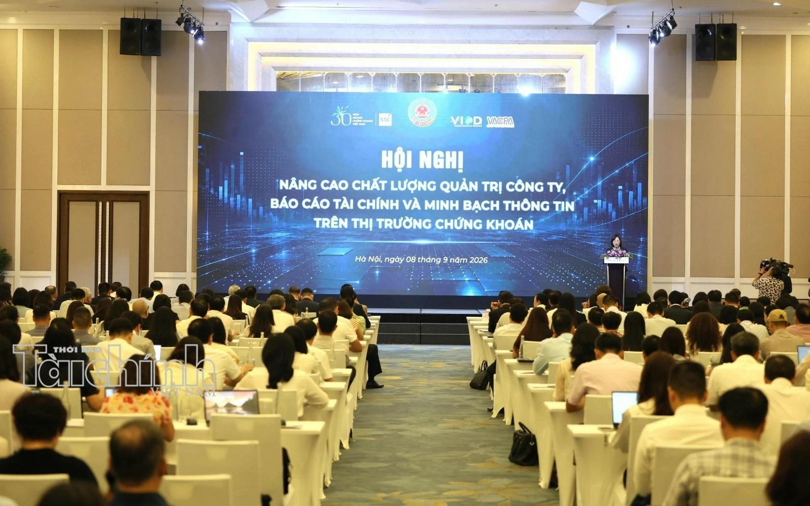 nang hang thi truong chung khoan dat ra yeu cau cao hon ve quan tri va minh bach