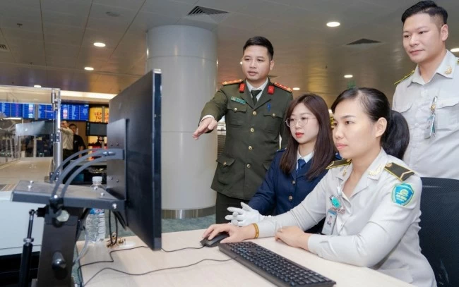 hai quan hoa toc trien khai co che phoi hop quan ly nguoi nuoc ngoai