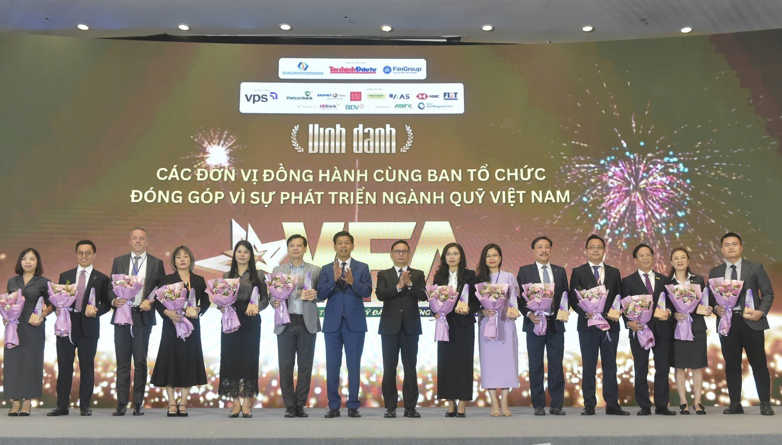 Vinh danh các đơn vị đồng hành cùng Ban Tổ chức đóng góp vì sự phát triển ngành quỹ Việt Nam.