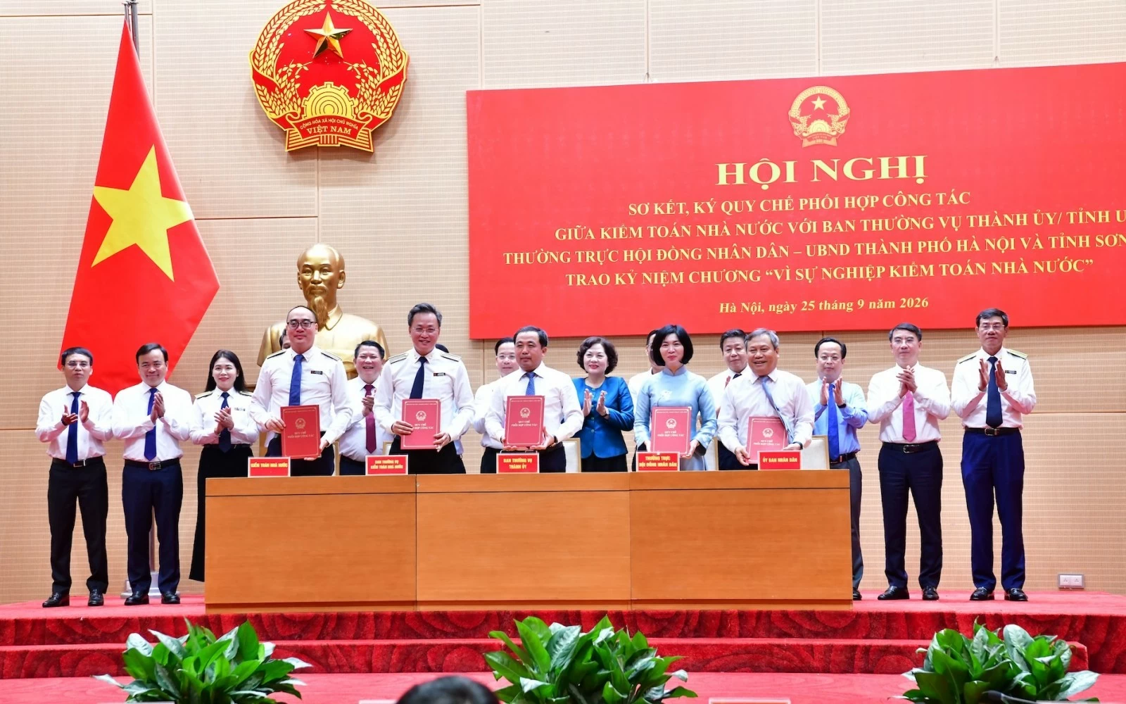Hà Nội đề nghị Kiểm toán nhà nước hỗ trợ kiểm toán sớm các dự án trọng điểm Hà Nội đề nghị Kiểm toán nhà nước hỗ trợ kiểm toán sớm các dự án trọng điểm