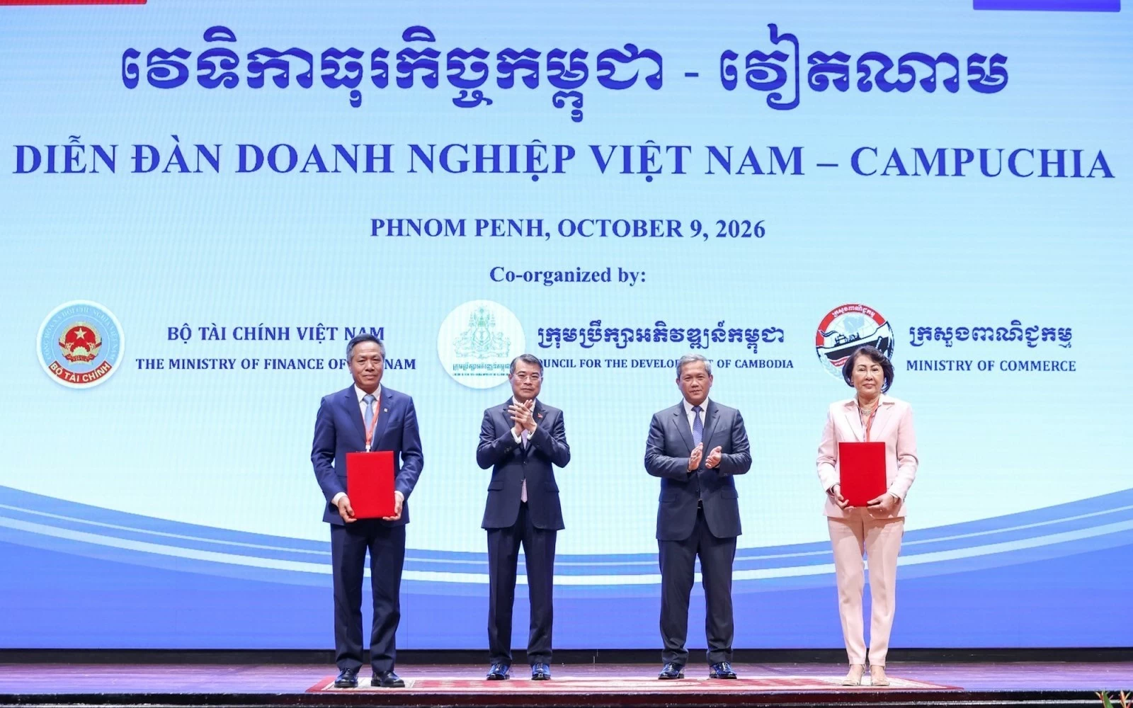 dien dan doanh nghiep viet nam campuchia 2026 dua hop tac kinh te len tam cao moi
