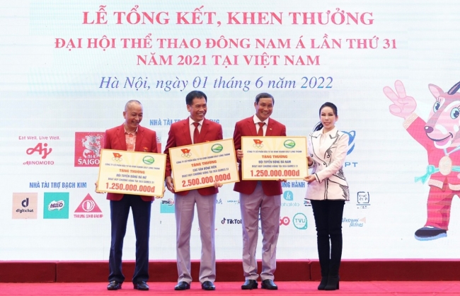 golf long thanh trao thuong 5 ty dong cho cac van dong vien co thanh tich xuat sac tai sea games 31