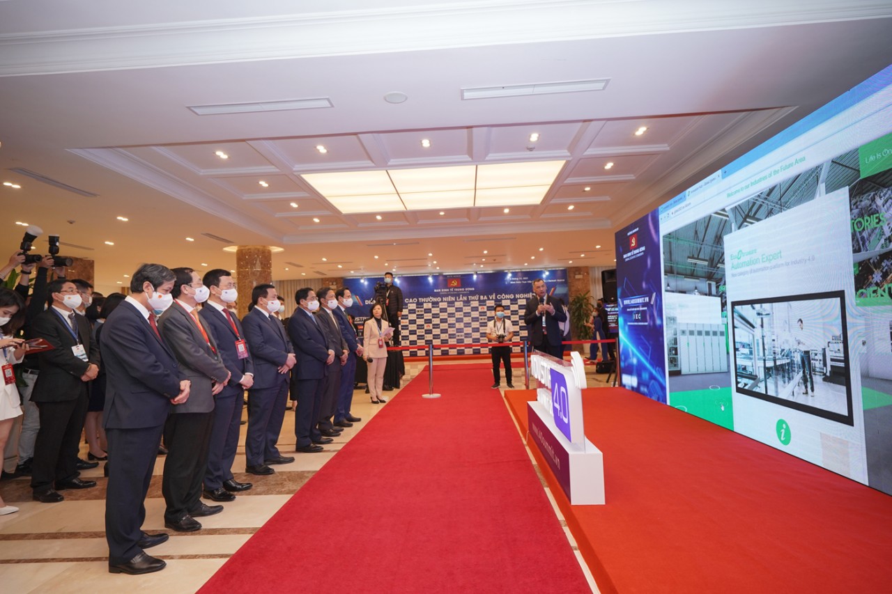 Schneider Electric đồng hành cùng Chính phủ thúc đẩy chuyển đổi số Schneider Electric đồng hành cùng Chính phủ thúc đẩy chuyển đổi số