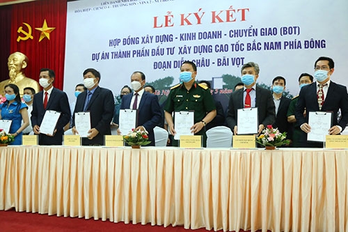ky hop dong 2 du an doi tac cong tu ppp tin hieu tich cuc trong dau tu ha tang giao thong