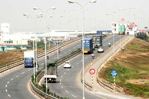 Cho địa phương vay lại vốn vay nước ngoài: Tăng trách nhiệm trả nợ của chính quyền địa phương