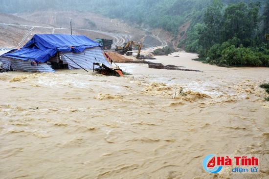 ha tinh trien khai phuong an phong chong bao so 10