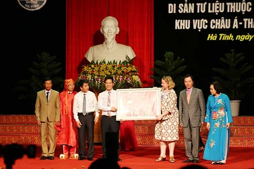 moc ban truong luu niem tu hao cua ha tinh