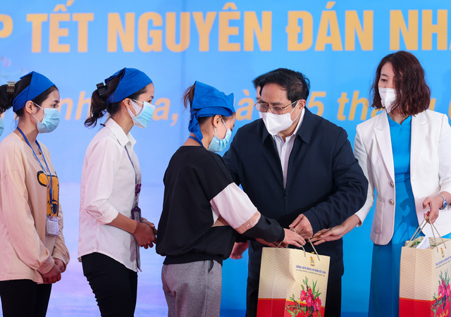 Thủ tướng Phạm Minh Chính: Tổ chức Tết vui tươi, an toàn, lành mạnh, tiết kiệm và tình nghĩa cho nhân dân - Ảnh 7.