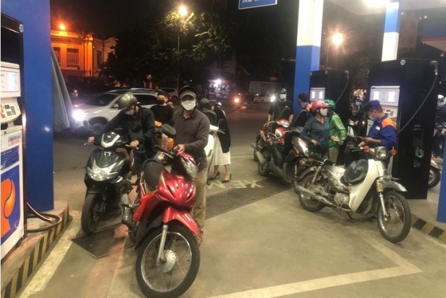 dieu chinh gia ban le xang dau vao chieu 136