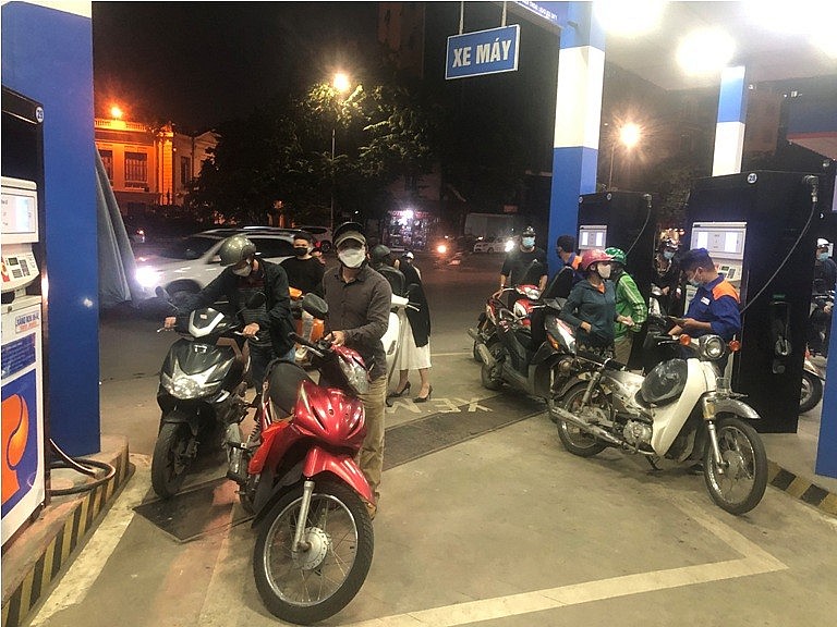 Điều chỉnh giá bán lẻ xăng dầu vào chiều 13/6