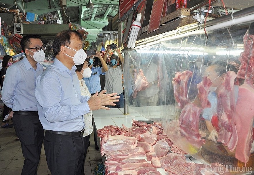 Kéo giá tiêu thụ thịt lợn hơi giúp dân phục hồi sản xuất kinh doanh
