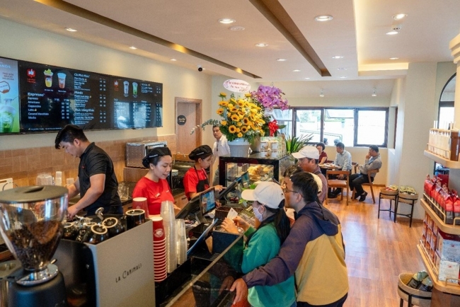 Jollibee subsidiary Highlands Coffee evaluates Vietnam IPO