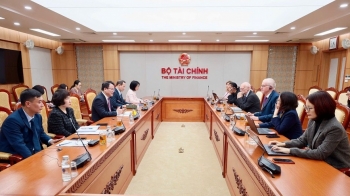 Vietnam strengthens public debt management with World Bank and IMF