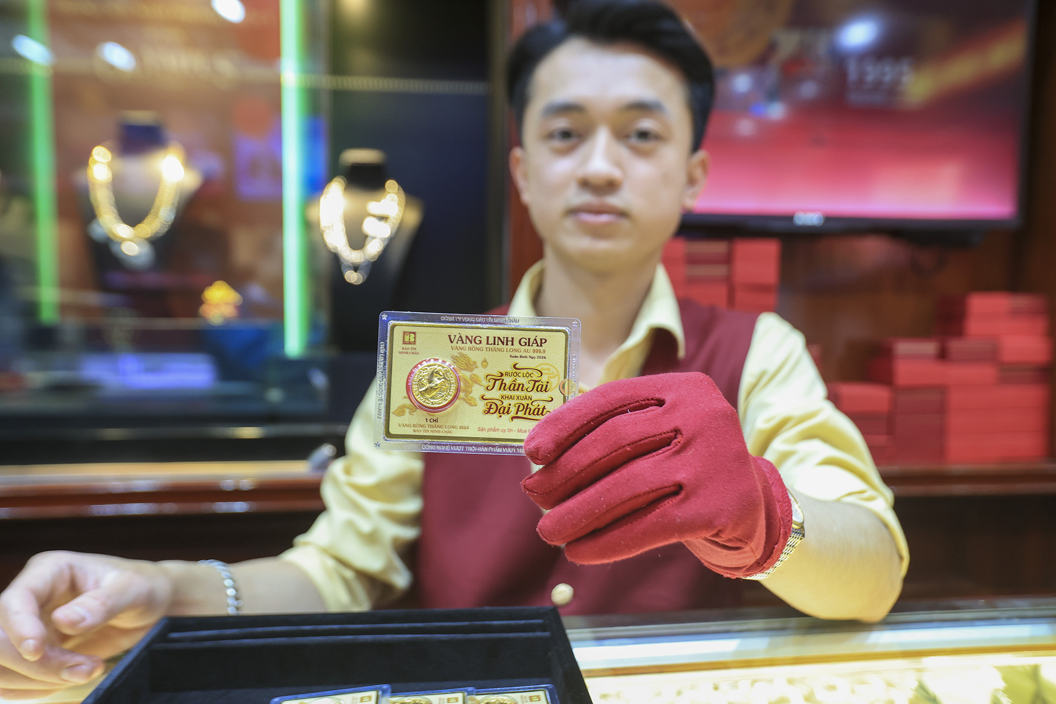 hoạt động kinh doanh vàng tại các cửa hàng vàng ở Hà Nội ảnh Đức Thanh