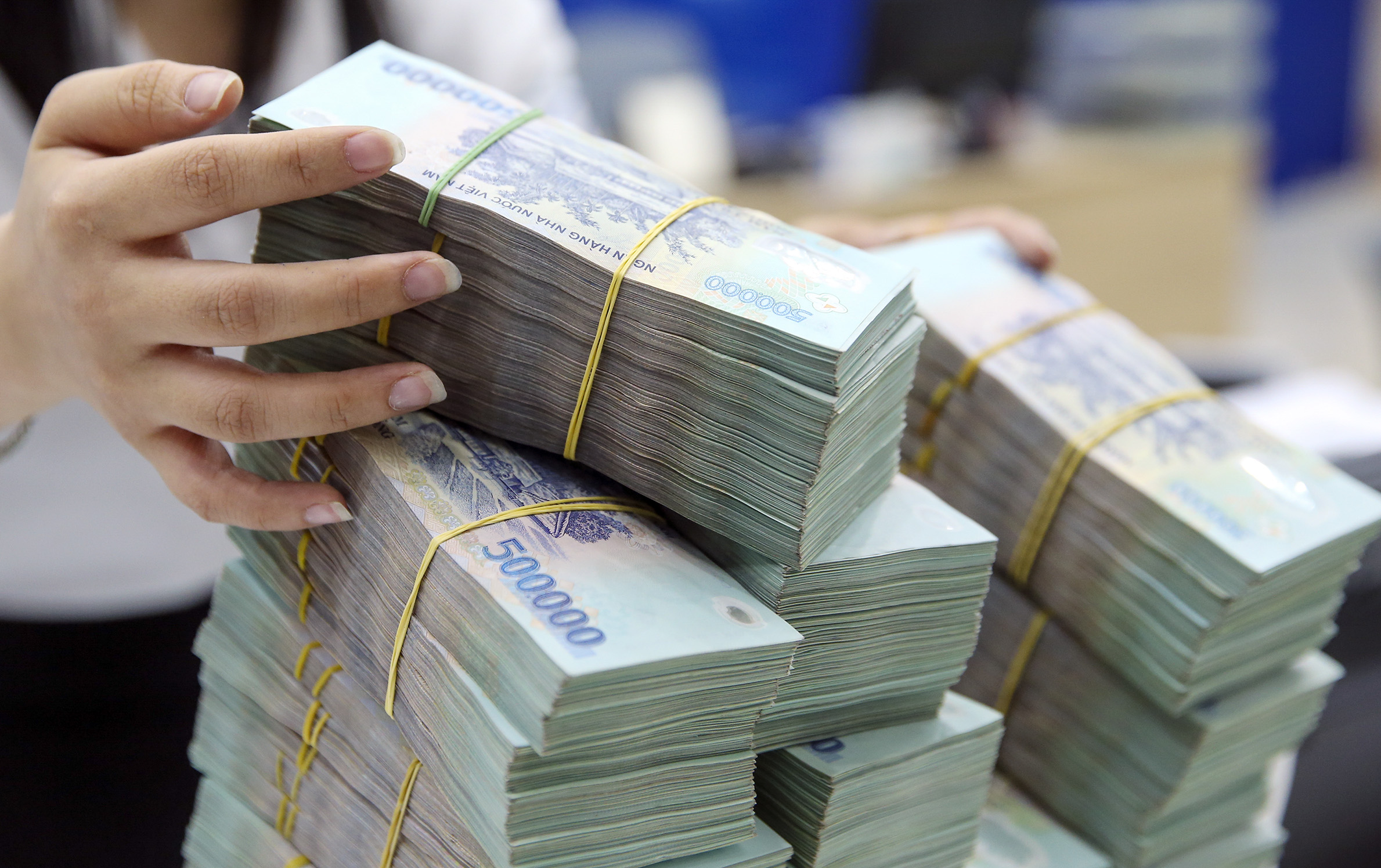 hoạt động giao dịch tại các ngân hàng thương mại ảnh Đức Thanh hoạt động giao dịch tại các ngân hàng thương mại ảnh Đức Thanh