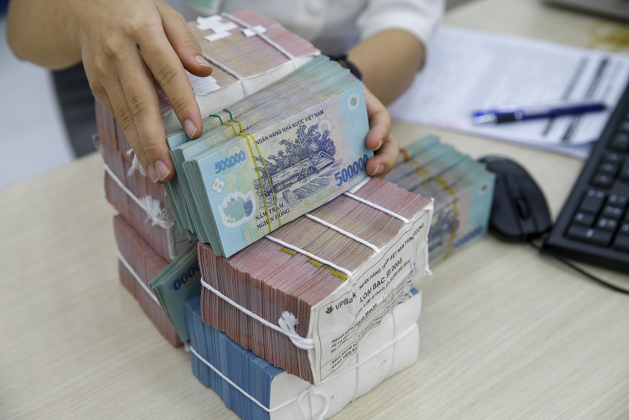 hoạt động giao dịch tại các ngân hàng thương mại ảnh Đức Thanh
