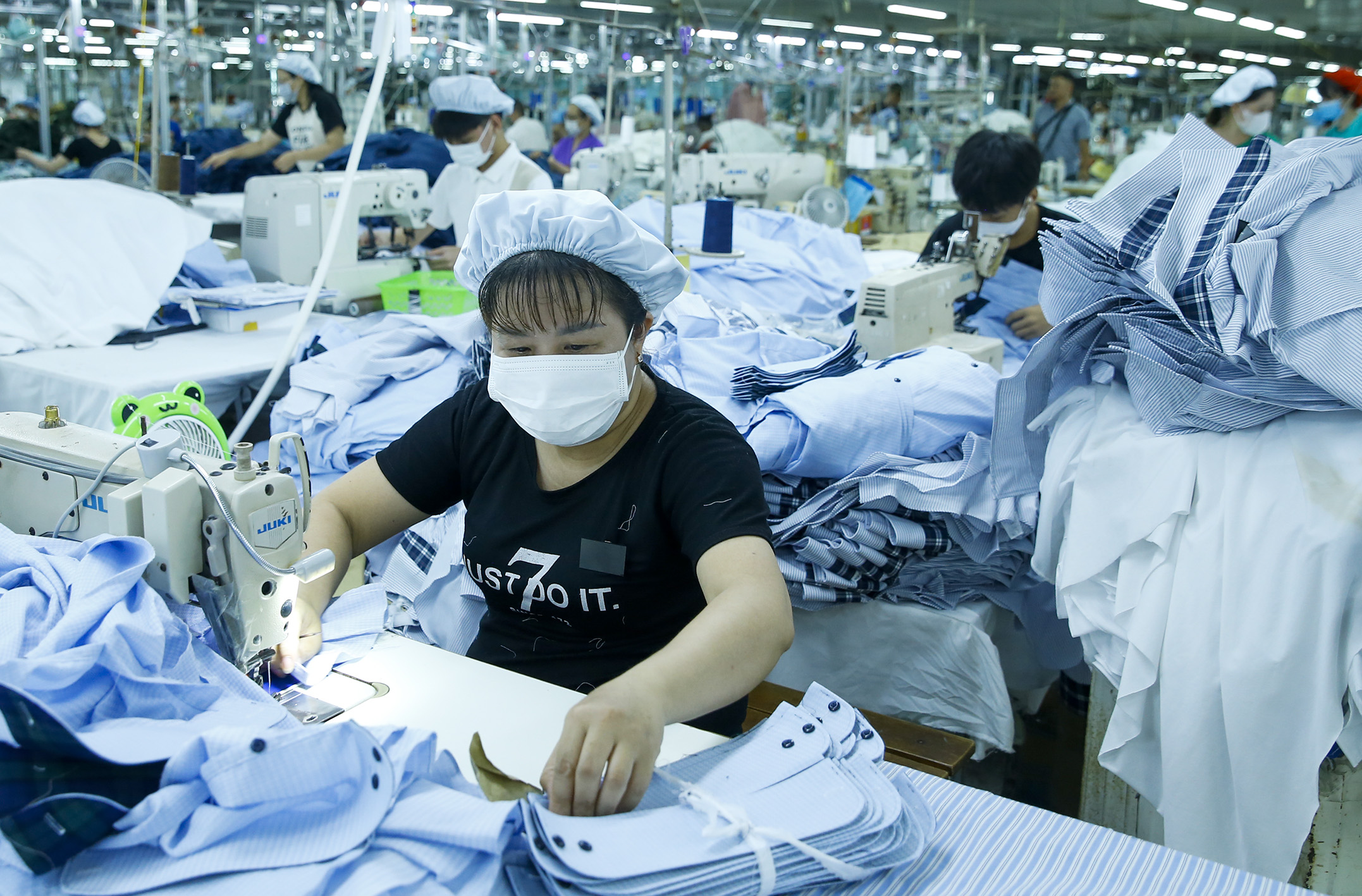 Sản xuất và gia công các mặt hàng may mặc xuất khẩu tại nhà máy may mặc Thái An - Hải Hưng- Hải Phòng. ảnh Đức Thanh Sản xuất và gia công các mặt hàng may mặc xuất khẩu tại nhà máy may mặc Thái An Hải Hưng Hải Phòng ảnh Đức Thanh