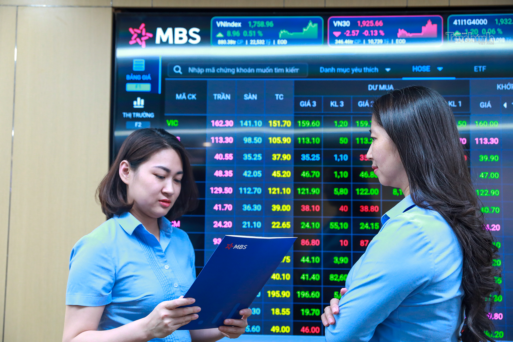giao dịc chứng khoán tại sàn chứng khoán MSB Ảnh Đức Thanh