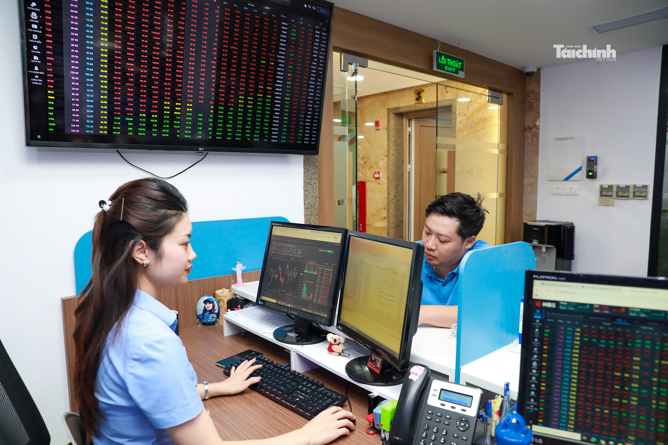 giao dịc chứng khoán tại sàn chứng khoán MSB Ảnh Đức Thanh