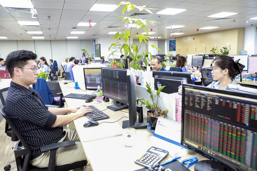 giao dịc chứng khoán tại sàn chứng khoán MSB Ảnh Đức Thanh