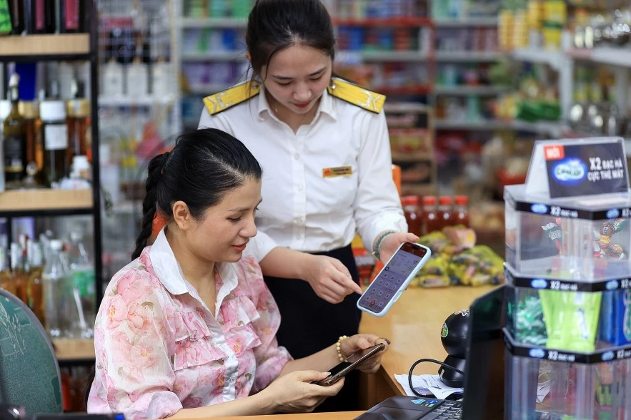 hoạt động của cán bộ thuế tỉnh Nghệ An cơ sở 9 hướng dẫn người dân hộ kinh doanh về các nghiệp vụ thuế Ảnh Đức Thanh