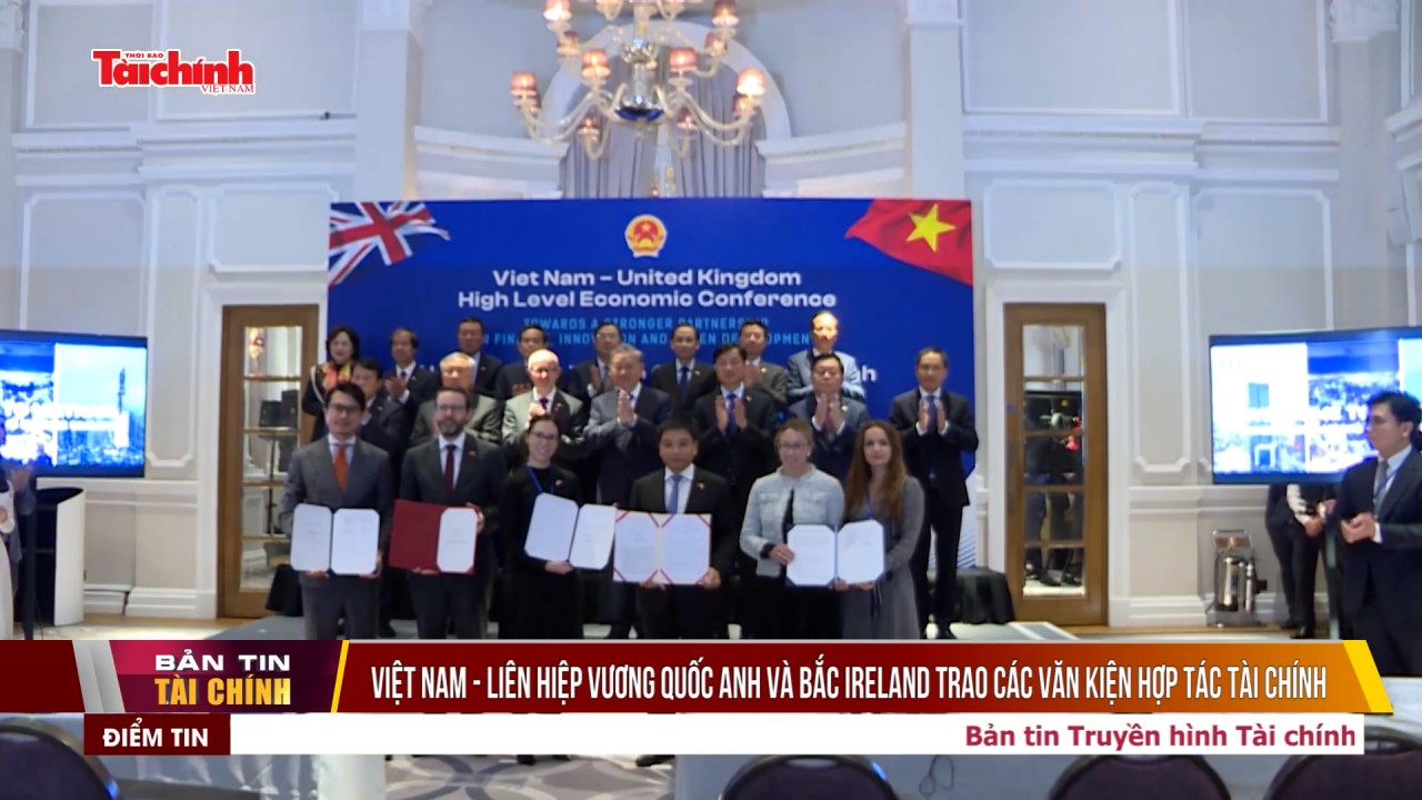 Việt Nam - Liên hiệp Vương quốc Anh và Bắc Ireland trao các văn kiện hợp tác tài chính